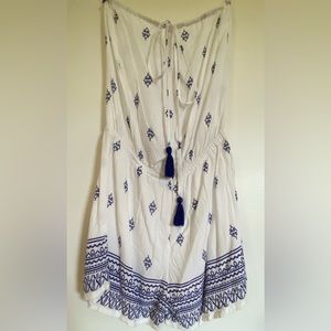 Strapless blue and white patterned romper